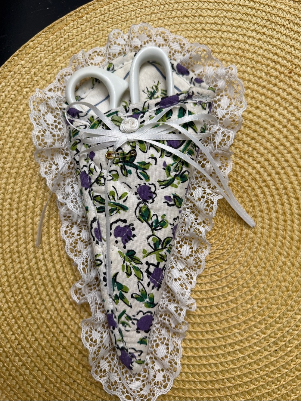 Craft Floral Lace Scissor Pouch in White, Purple, and Green with Scissors